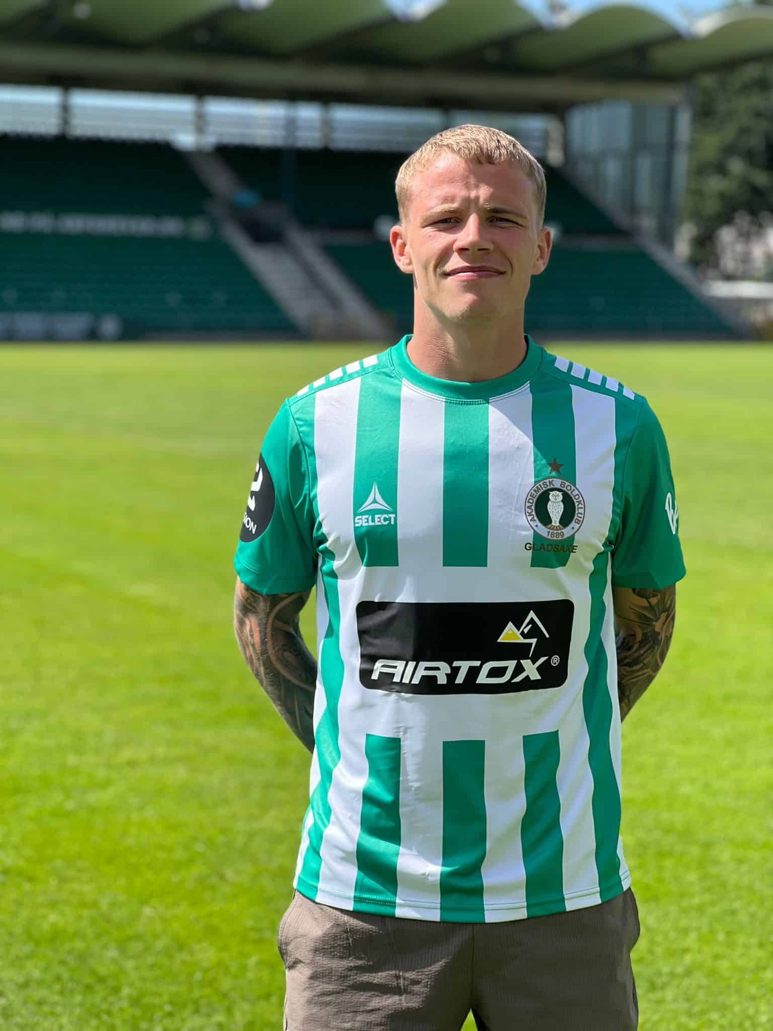 AB writes with Mikkel Nielsen