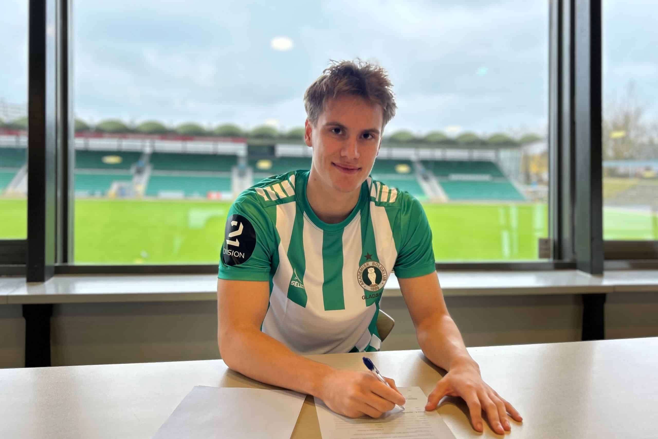Noah Engell skifter til AB