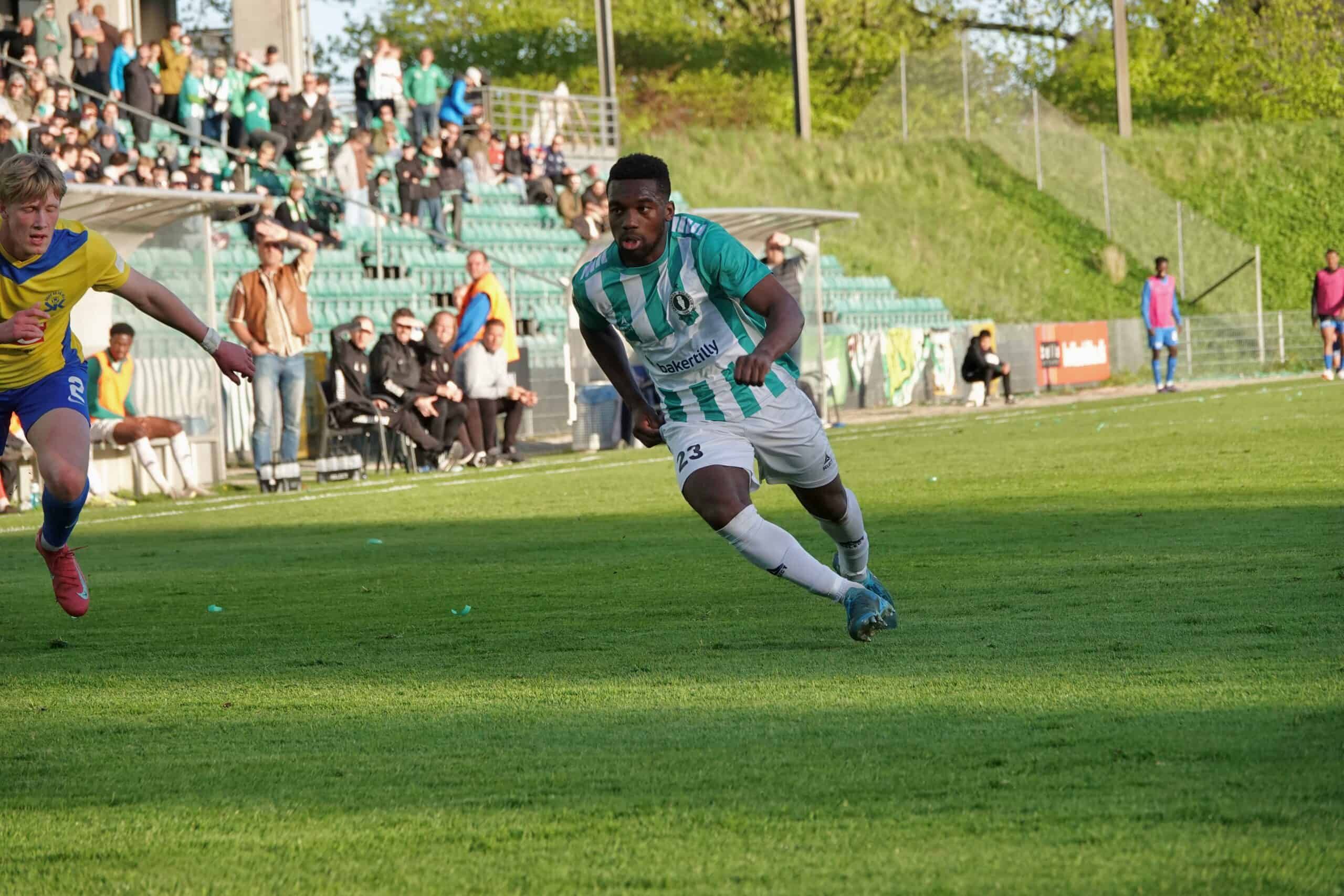 Steven Simpson forlader AB