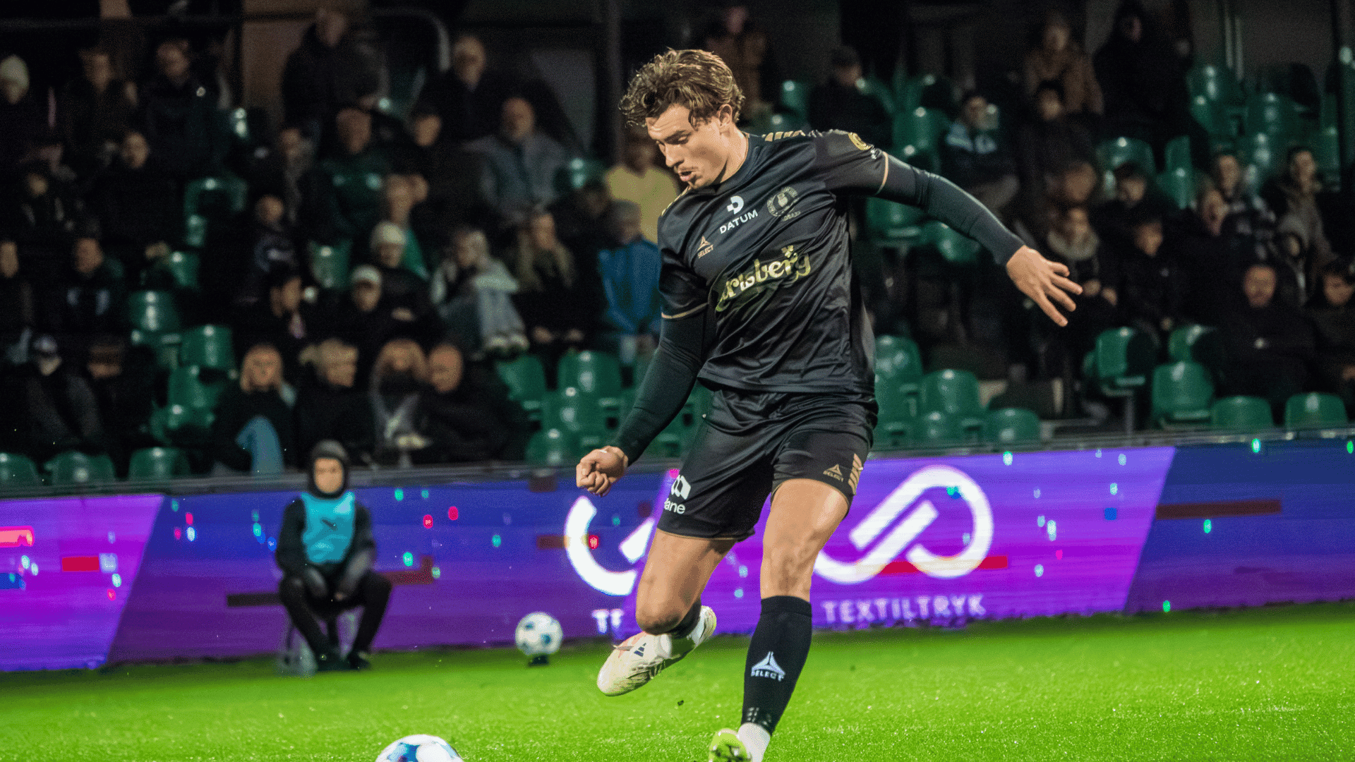 AB forlænger kontrakten med Adrien Koudelka