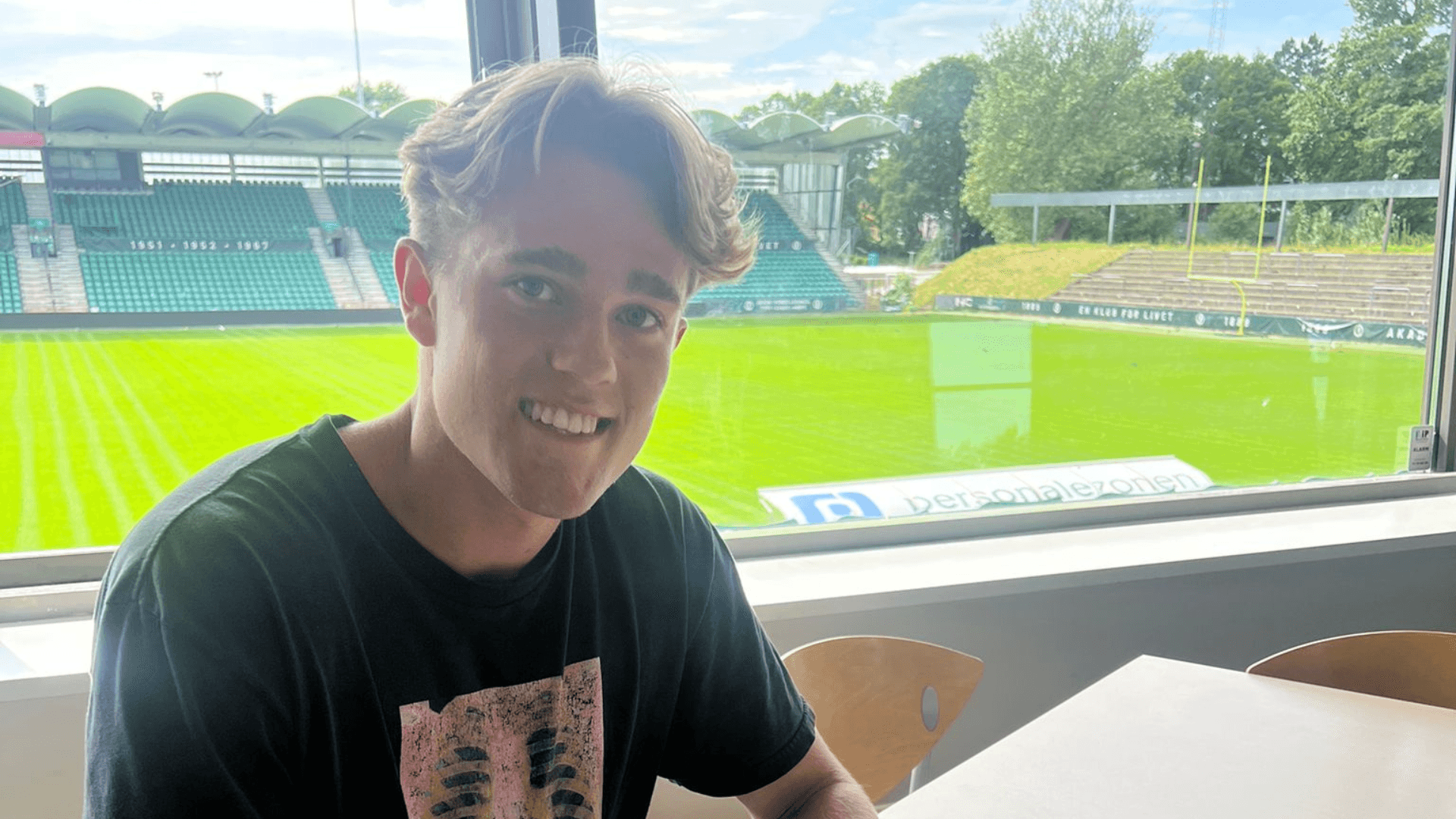Akademisk Boldklub A/S skriver kontrakt med forsvarsspiller William Warrer til juni 2029