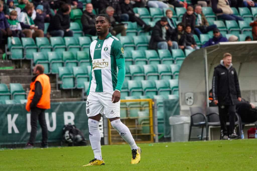 AB forlænger med O’Vonte Mullings