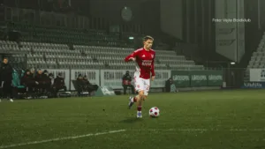 Akademisk Boldklub A/S byder midtbanespiller Tobias Lykkebak velkommen frem til juni 2028